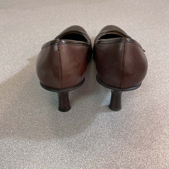 Bandolino - Garvey Mary Jane heels. Size 8 - Picture 4 of 10